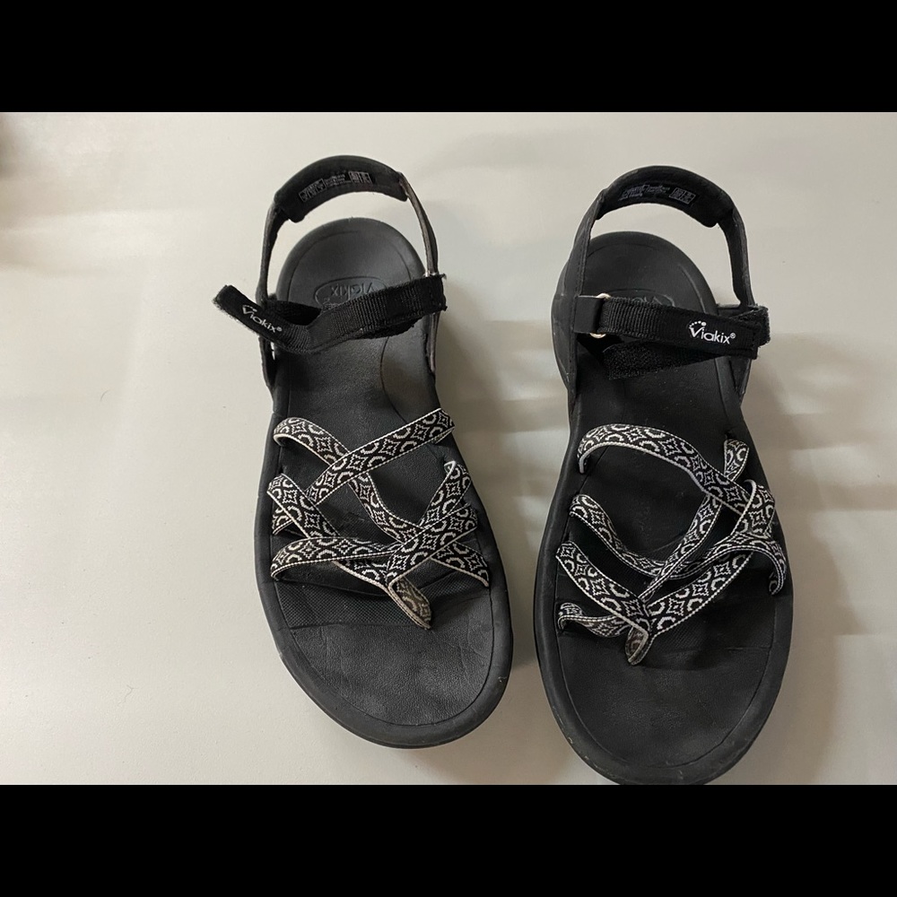 Viakix womens  sandal size 9